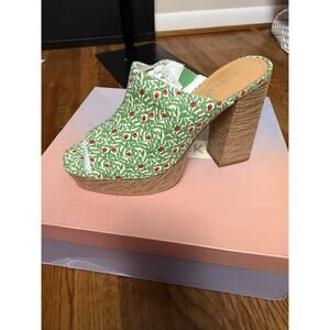 NIB Lisa Vicky Green Leaf Print Joy Platform Sandals 8.5